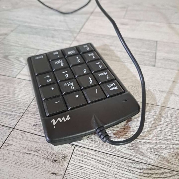 Micro Innovations KP25B Numeric Plus Keypad USB Black - Picture 4 of 6